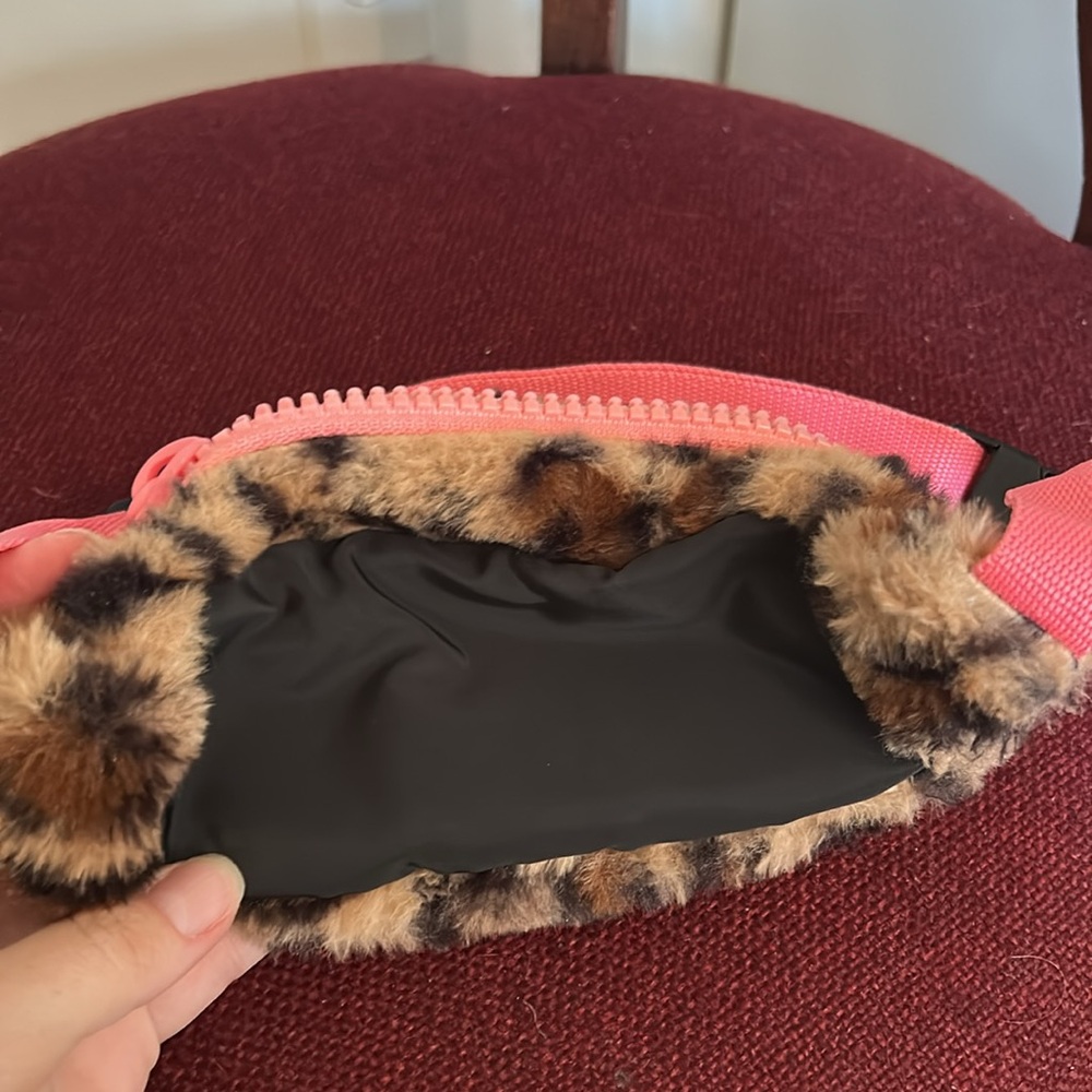 BUNDLE ONLY🩷Leopard Print Furry Belt Bag with Pink Strap - Picture 3 of 4